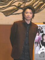 撮影に応じる藤原竜也