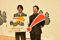 取材に応じた池松壮亮（左）と仲野太賀