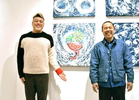 　コラボ作品を披露した野性爆弾のくっきー！（左）と松﨑陸氏