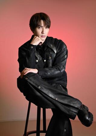 　日本テレビ系ドラマ「パンチドランク・ウーマン」で謎めいた殺人犯を演じるジェシー（撮影・伊藤笙子）