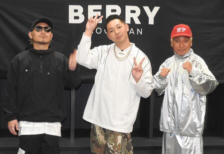 ライブに向け意気込むベリーグッドマンの（左から）ＨｉＤＥＸ、Ｒｏｖｅｒ、ＭＯＣＡ