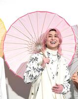 　笑顔を見せる佐久間大介（撮影・園田高夫）