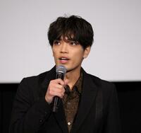 　舞台あいさつに登壇したｔｉｍｅｌｅｓｚの原嘉孝