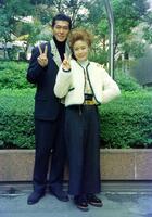 小柳ルミ子と大澄賢也夫妻＝１９９４年１１月２８日、大阪・ＡＢＣ前