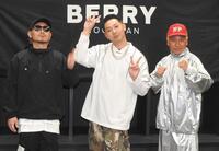 ライブに向け意気込むベリーグッドマンの（左から）ＨｉＤＥＸ、Ｒｏｖｅｒ、ＭＯＣＡ