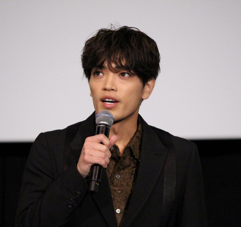 　舞台あいさつに登壇したｔｉｍｅｌｅｓｚの原嘉孝