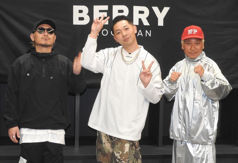 ライブに向け意気込むベリーグッドマンの（左から）ＨｉＤＥＸ、Ｒｏｖｅｒ、ＭＯＣＡ