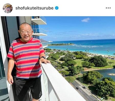 　ハワイの自宅で。２５年８月２０日付の笑福亭鶴瓶のインスタグラム＠ｓｈｏｆｕｋｕｔｅｉｔｓｕｒｕｂｅより