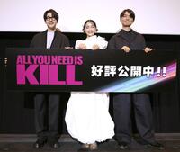 笑顔の（左から）花江夏樹、見上愛、秋本賢一郎監督