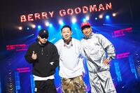 意気込む（左から）ＨｉＤＥＸ、Ｒｏｖｅｒ、ＭＯＣＡ（Ｋｅｉｋｏ　Ｔａｎａｂｅ）