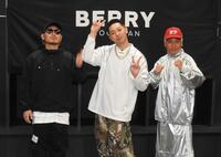 　ライブに向け意気込む（左から）ＨｉＤＥＸ、Ｒｏｖｅｒ、ＭＯＣＡ＝東京都内