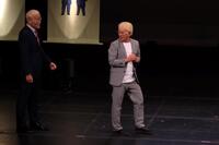 オール巨人（左）と、オール巨人になりきった兼光タカシ（提供：吉本興業）