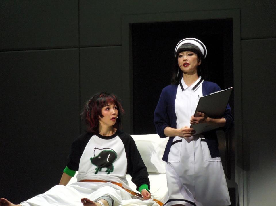 「クワイエットルームにようこそ　Ｔｈｅ　Ｍｕｓｉｃａｌ」ゲネプロに参加した（左から）咲妃みゆ、りょう