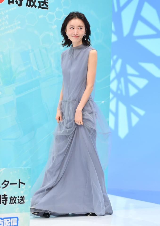 記者会見に登場した松本まりか＝テレビ東京　神谷町第１スタジオ（撮影・開出牧）