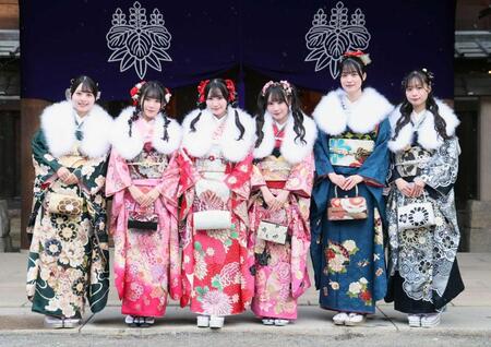 　晴れ着姿を披露したＳＫＥ４８の（左から）福原心春、河村優愛、倉島杏実、大村杏、桒原椿、雲井紗菜（Ｃ）２０２６　Ｚｅｓｔ，Ｉｎｃ．／衣装協力：株式会社清水屋