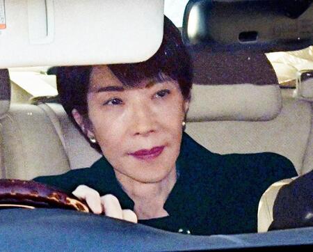 　安倍元首相の慰霊碑がある三笠霊苑へ向かう高市首相