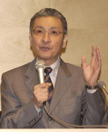 　「ニュースステーション」降板会見を行った久米宏さん＝２００３年８月