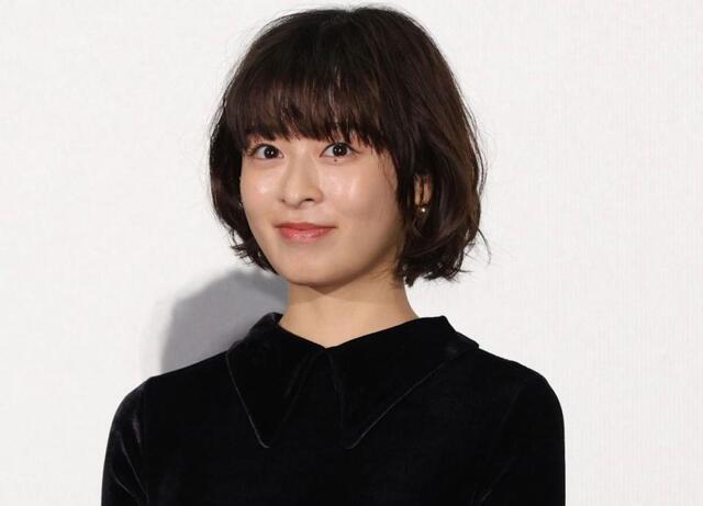 美品】 ジャージネイビー パフォーマンスロゴ 千鳥柄 森七菜 森七菜が
