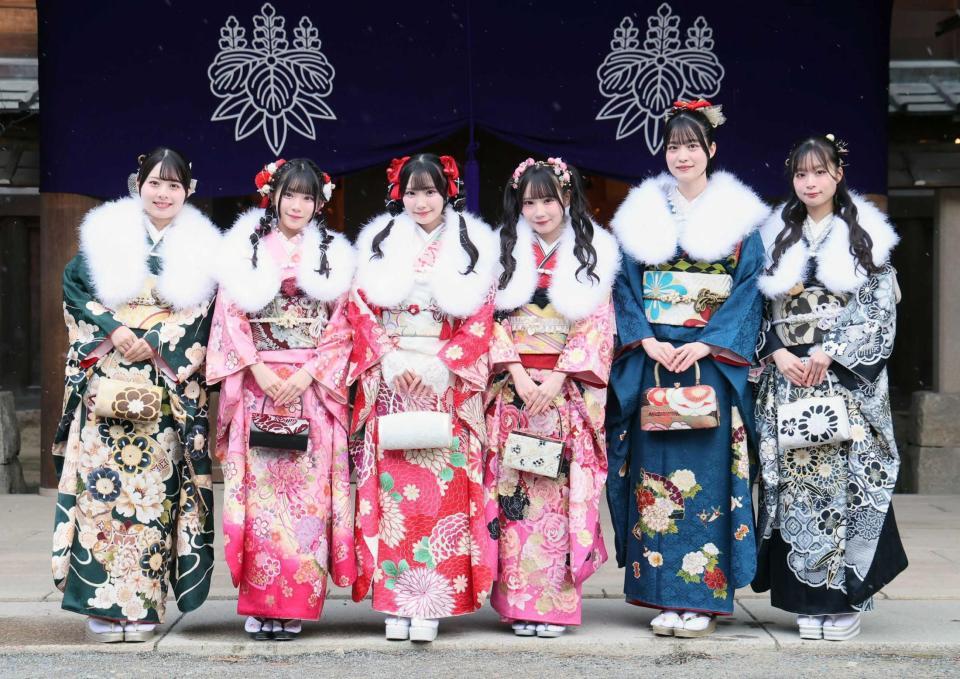 　晴れ着姿を披露したＳＫＥ４８の（左から）福原心春、河村優愛、倉島杏実、大村杏、桒原椿、雲井紗菜（Ｃ）２０２６　Ｚｅｓｔ，Ｉｎｃ．／衣装協力：株式会社清水屋