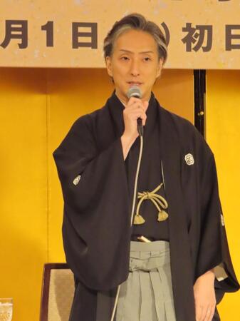 会見に出席した中村七之助