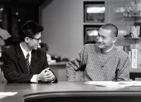 　巨人が優勝し丸刈り姿を披露した（左は糸井重里）＝８９年１０月