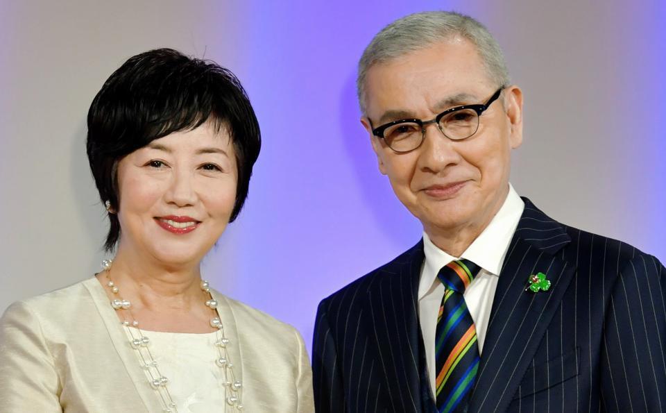 　小宮悦子（左）と久米宏さん