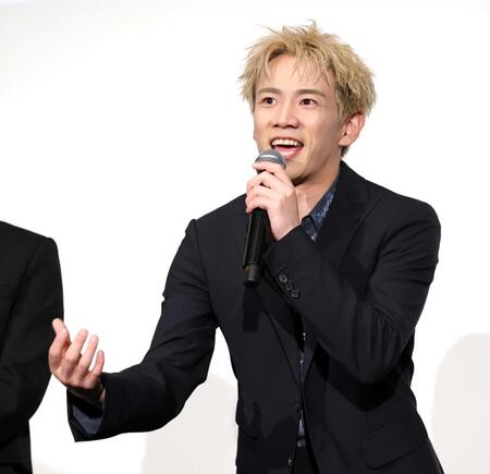 完成披露舞台あいさつでも“浦川節”を炸裂させるＴＨＥ　ＲＡＭＰＡＧＥ・浦川翔平（撮影・伊藤笙子）