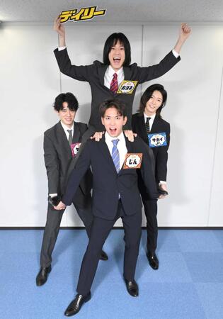 　デイリースポーツ東京本部を訪れたモナキの（中央上から時計回りに）おヨネ、サカイＪｒ．、じん、ケンケン（撮影・堀内翔）