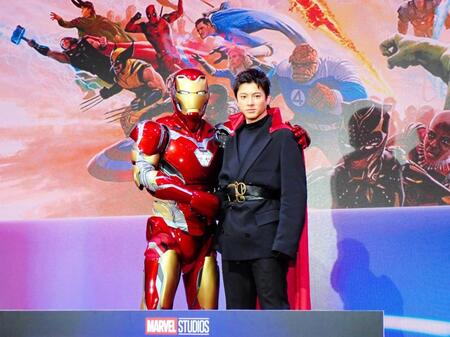 アイアンマンと握手する山田裕貴