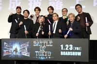 登場した（前列左から）平沼紀久監督、ＴＨＥ　ＲＡＭＰＡＧＥ・山本彰吾、岩谷翔吾、浦川翔平（後列同）ＦＡＮＴＡＳＴＩＣＳ・世界、佐藤大樹、中島颯太、佐藤大氏、月島総記氏（撮影・伊藤笙子）