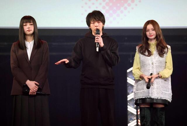 制作発表に登場した（左から）池田エライザ、中村倫也、ハ・ヨンス（撮影・西岡正）