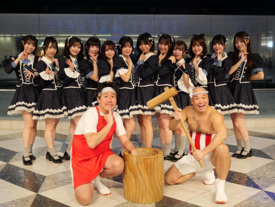 イベントに登場したクールポコ。の２人と可憐なアイボリーの（後列左から）（左から）福田ひなた、土屋玲実、波左間美晴、河合ここゆ、一ノ瀬直緒、寺本理絵、永尾梨央、高澤百合愛、西原悠桜、柴咲あかり、橘美空、小田桐ななさ