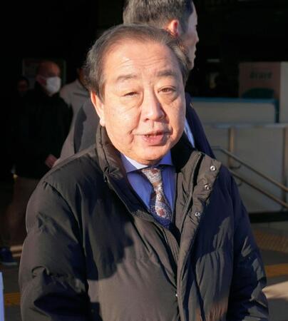 　記者団の取材に応じる立憲民主党の野田代表