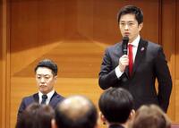 全体会議に出席した吉村洋文大阪府知事（右）と横山英幸大阪市長