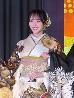 イベントで振り袖姿を披露した逢田珠里依