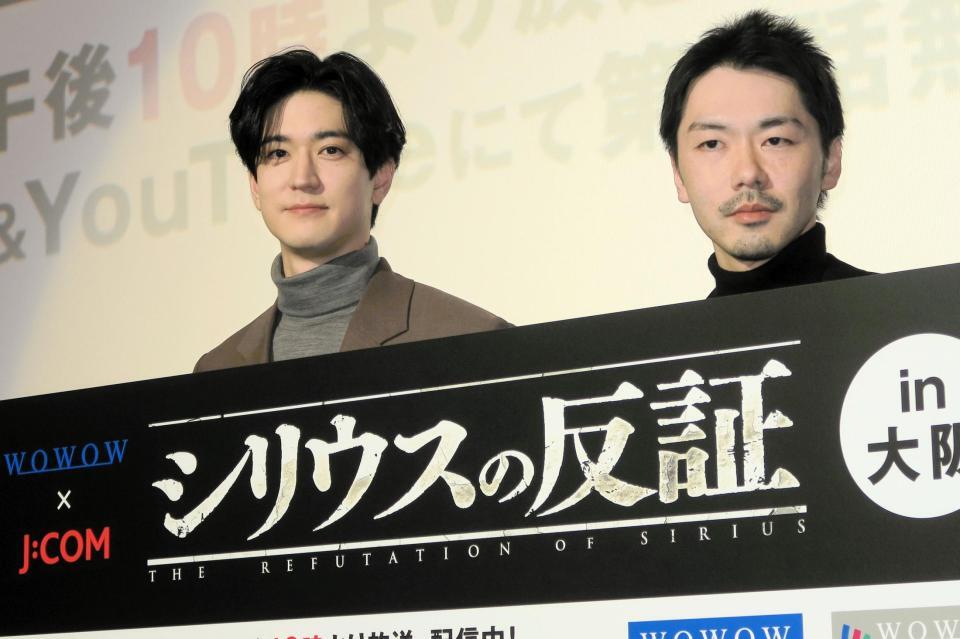 舞台挨拶に立った中島裕翔（左）松本優作監督