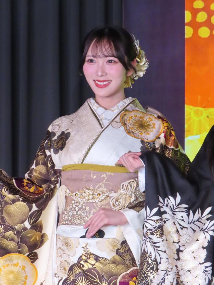 イベントで振り袖姿を披露した逢田珠里依