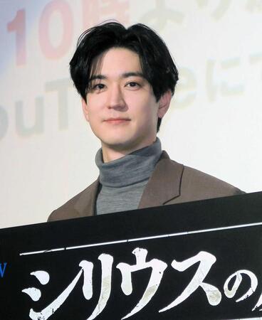 　舞台あいさつを行った中島裕翔