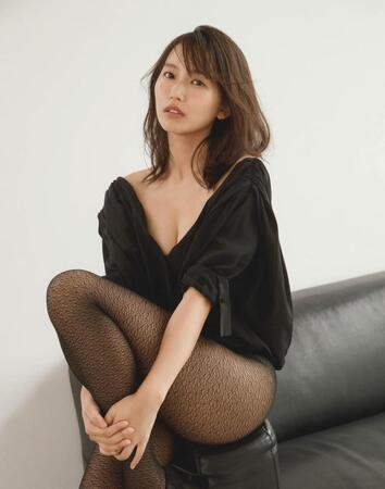 「フライデー」の巻頭グラビアを飾った志田音々