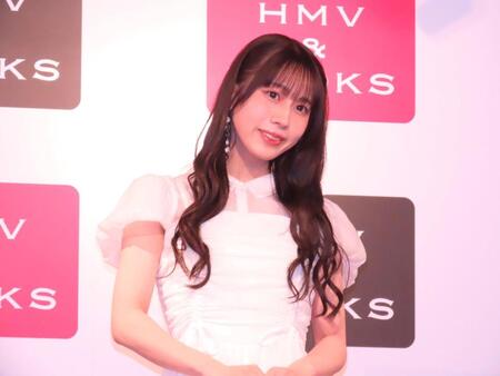 ファースト写真集「うたかた」の発売記念イベントを行った野中ここな