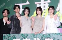 映画「万事快調〈オール・グリーンズ〉」公開記念舞台あいさつに登壇した（左から）児山隆監督、黒崎煌代、吉田美月喜、南沙良、出口夏希（撮影・伊藤笙子）