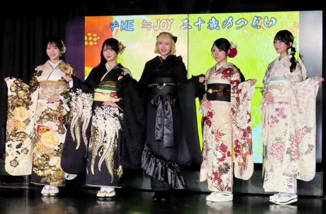 　≠ＭＥの川中子奈月心（中央）と（左から）≒ＪＯＹの逢田珠里依、江角怜音（１人おいて）大西葵、山田杏佳