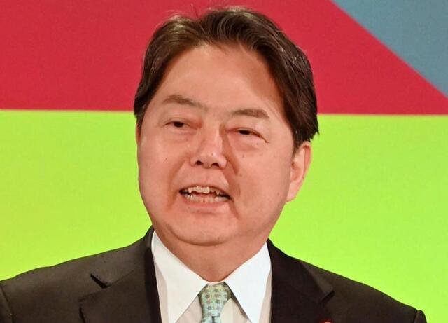 林大臣を表敬訪問した元国民的アイドル