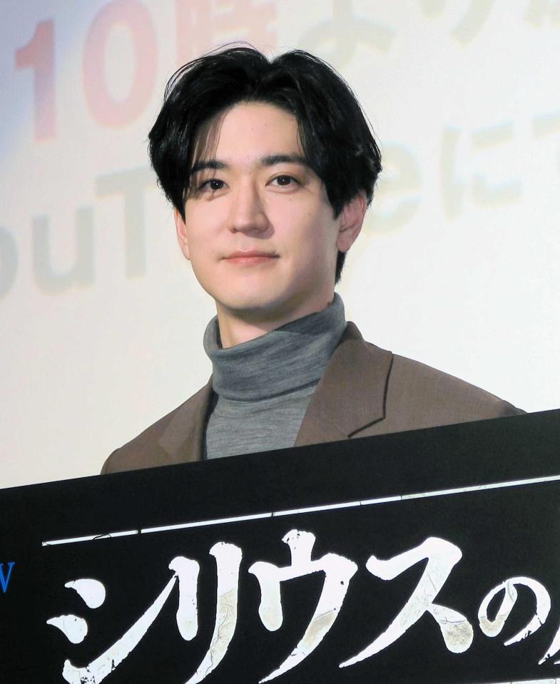 　舞台あいさつを行った中島裕翔