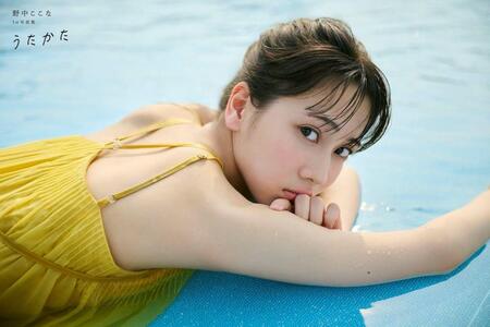 初の写真集「うたかた」を発売した野中ここな（©ＫＡＤＯＫＡＷＡ　撮影／熊木優）