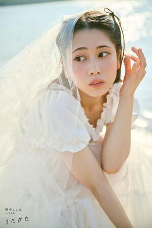 初の写真集「うたかた」を発売した野中ここな（©ＫＡＤＯＫＡＷＡ　撮影／熊木優）