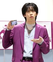 ６５００万円の請求書について語る超特急リョウガ（撮影・伊藤笙子）