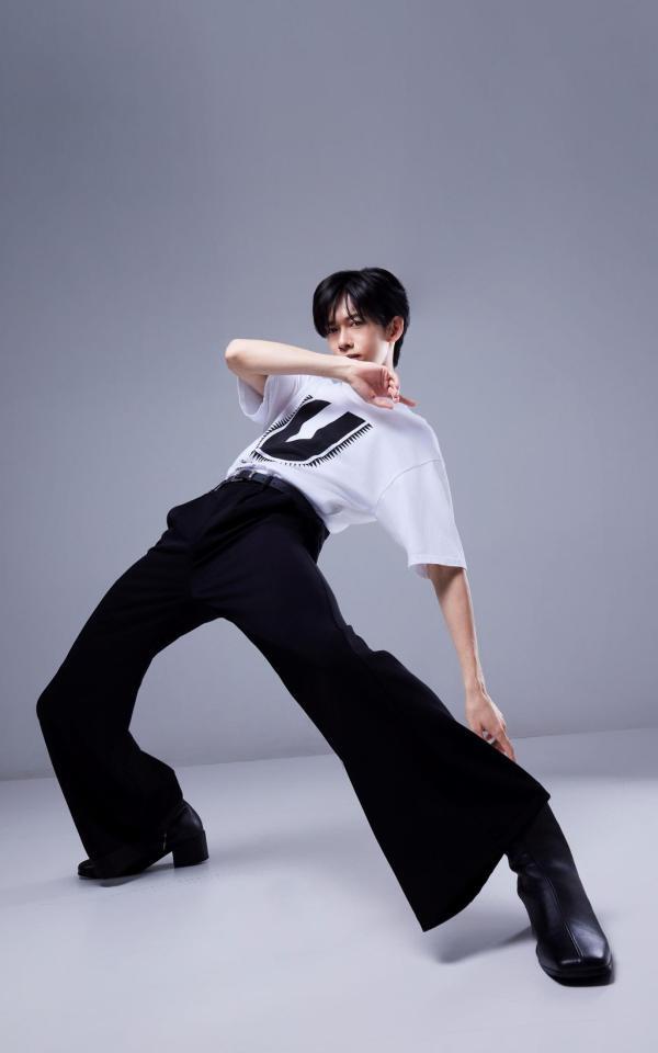 超特急リョウガトレーディングカード「ＲＹＯＧＡ　ＴＨＥ　ＣＡＲＤ～Ｅｔｅｒｎａｌ　Ｍｏｍｅｎｔ～」ⓒＳＤＰ