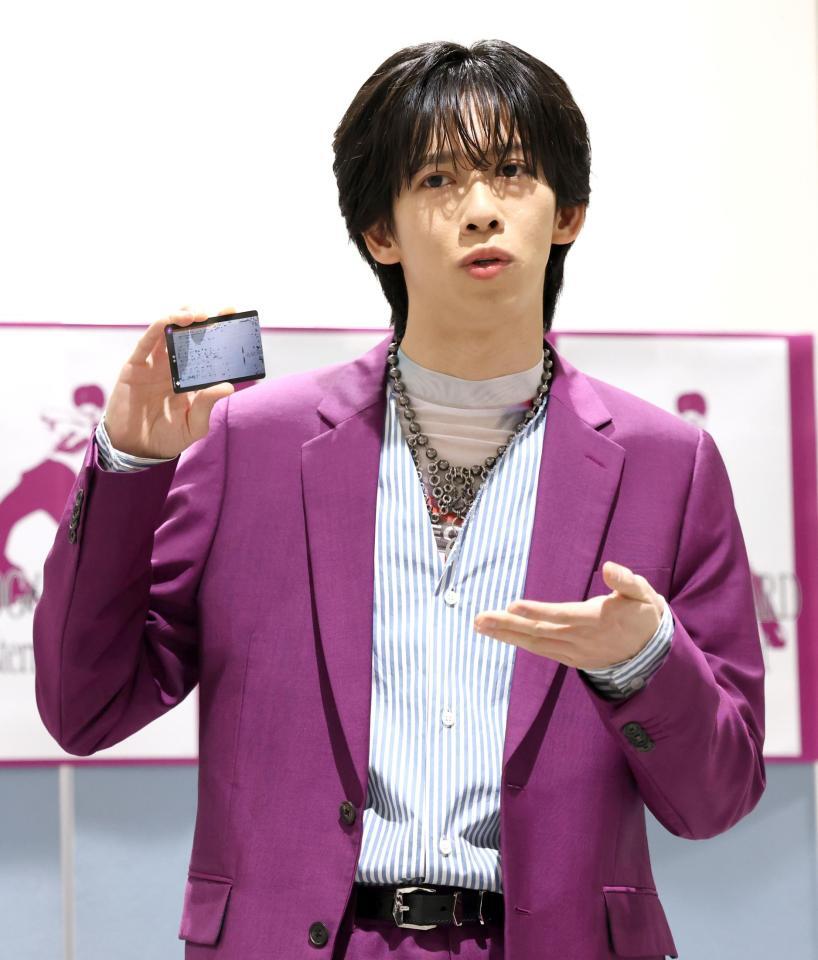 ６５００万円の請求書について語る超特急リョウガ（撮影・伊藤笙子）