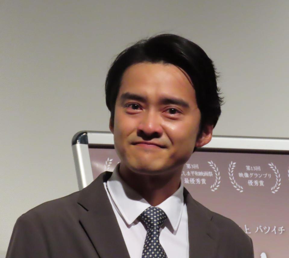 死去した撮影カメラマンを思い涙する木ノ本嶺浩